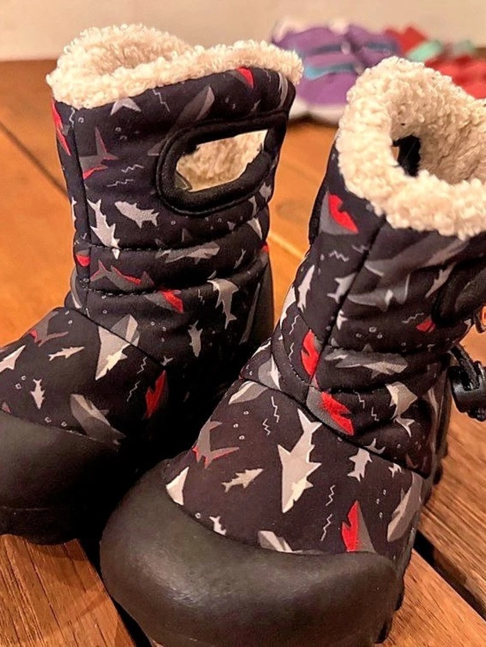 Bogs Kids Classic II Sharks / Baby Bogs Sharks Kids Winter Boots Black & Red
